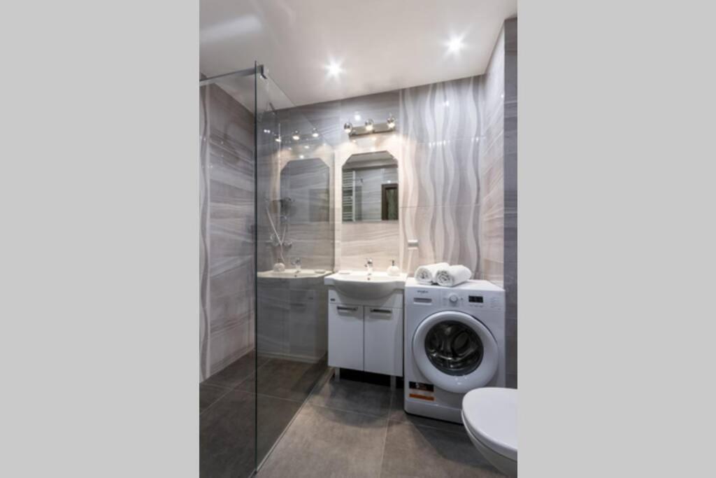 Апартаменти New Old Town - 54m2 - 6 Beds - New Bulding - Lift *