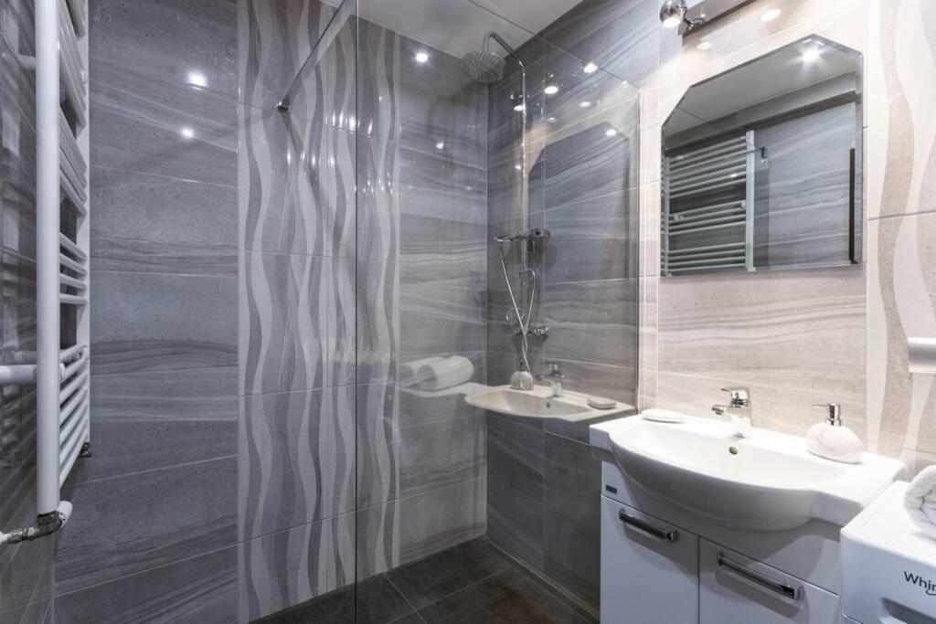 Апартаменти New Old Town - 54m2 - 6 Beds - New Bulding - Lift